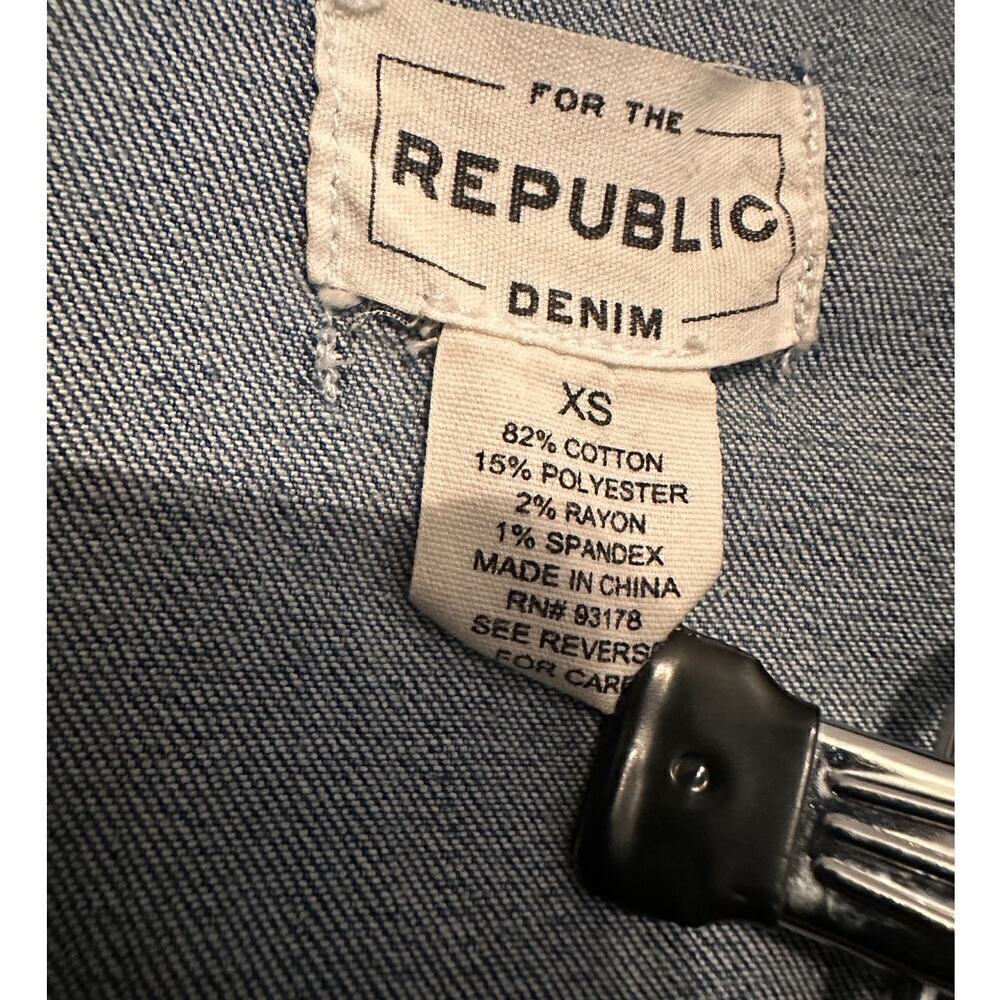 For The Republic Blue Medium Wash Frayed Button Front Denim Jacket Size XS - Picture 3 of 8